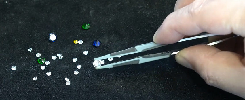 _ Dressing forceps with plastic tips