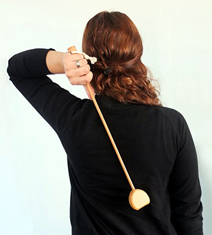 Scratch brush with natural bristles