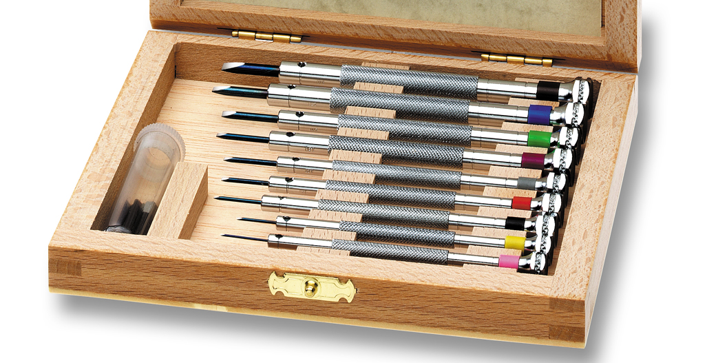 Screwdriver assortment in wooden box Flume