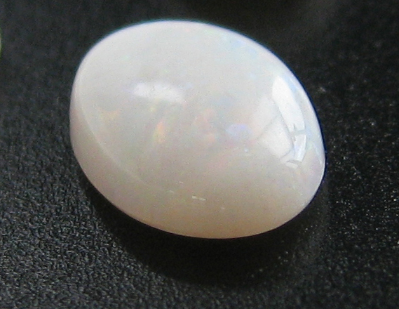 Opal cabouchon oval 5,00x3,00mm