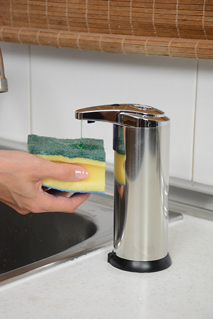 Infrared soap dispenser, also for disinfectants