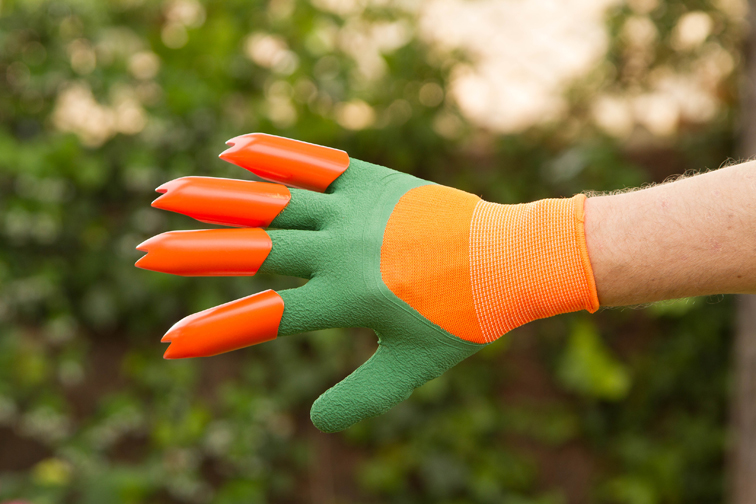 Garden gloves with claws