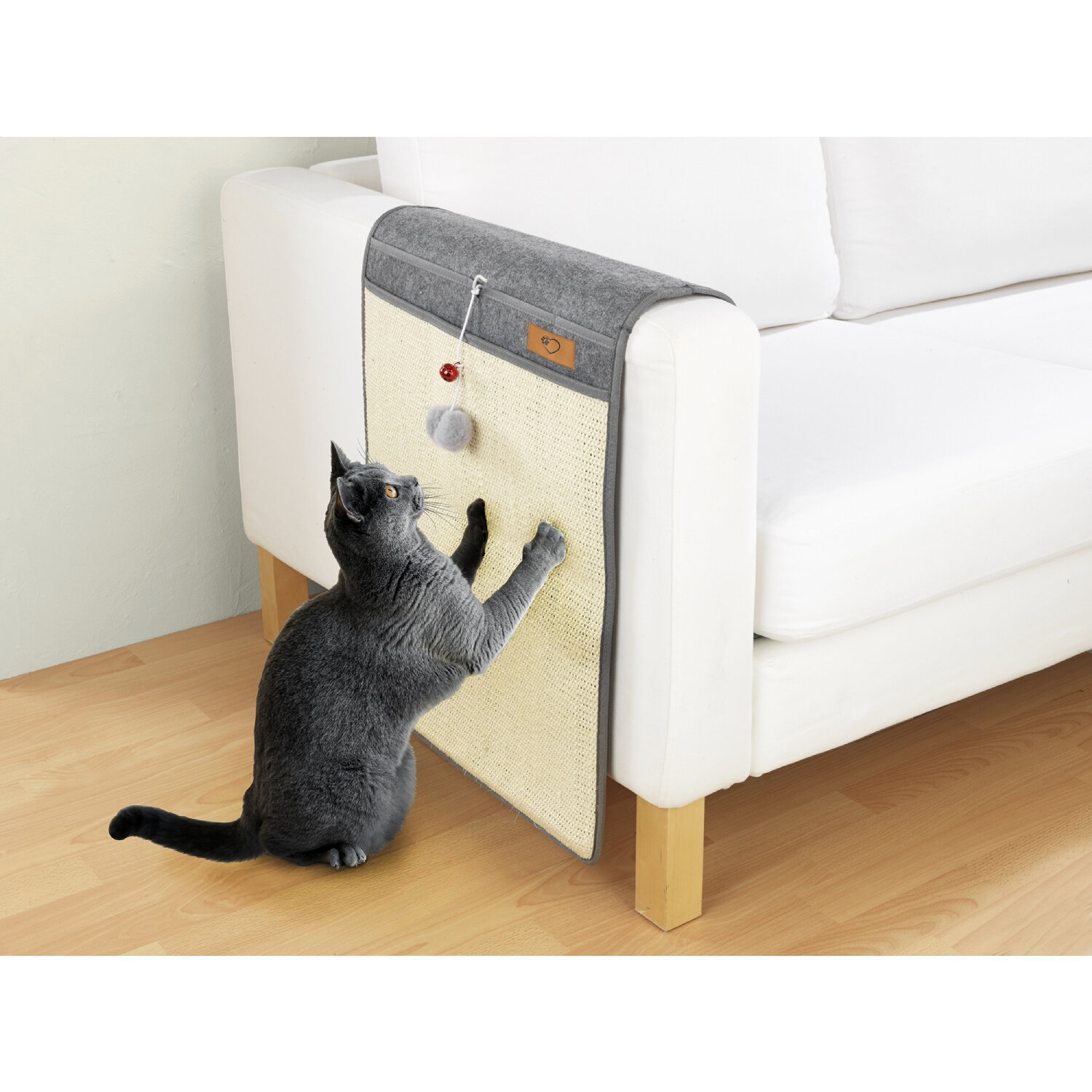 Cat scratch mat - more space-saving than a scratching post