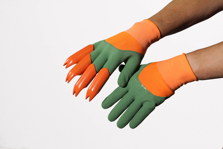 Garden gloves with claws