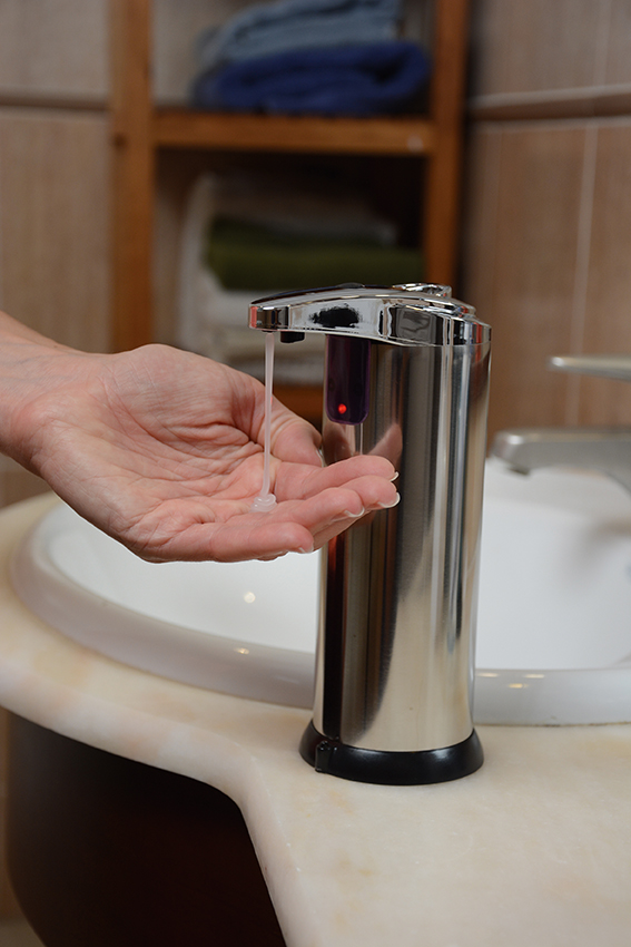 Infrared soap dispenser, also for disinfectants