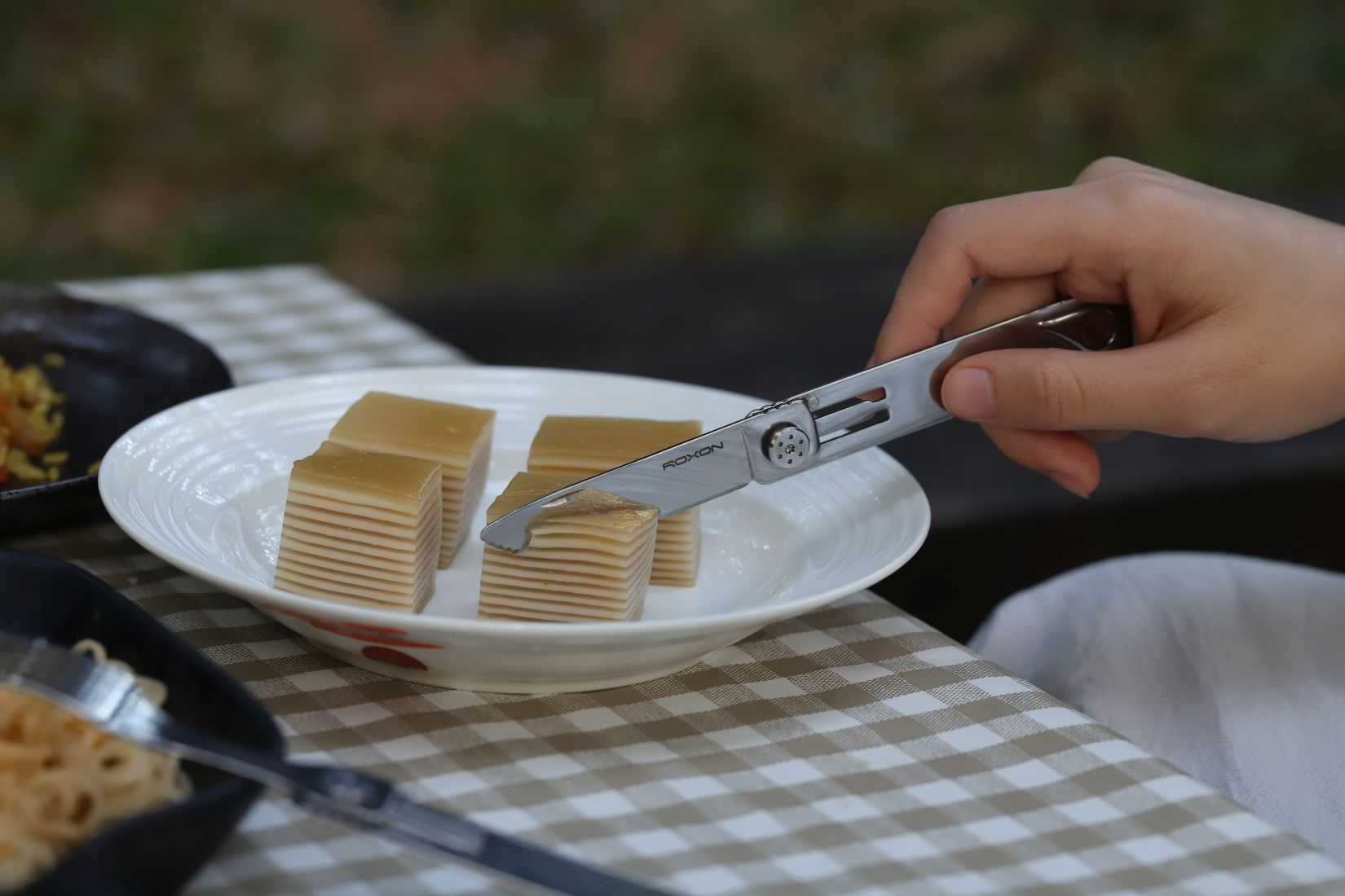 Foldable cutlery from Roxon - only 10cm long when folded