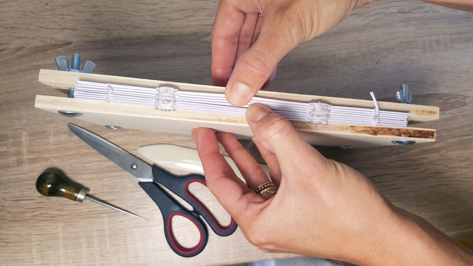 Book Binding and repairing books by Klaus-P. Lührs (